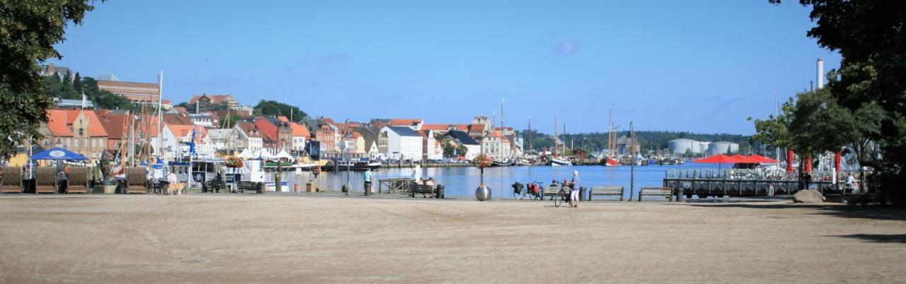Zentrale Ferienwohnung Anker Im Sonnenblumenhaus Flensburg Eksteriør bilde